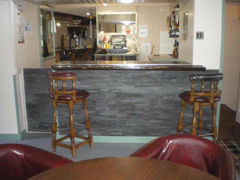 Crown Hotel Pwllheli Exterior photo