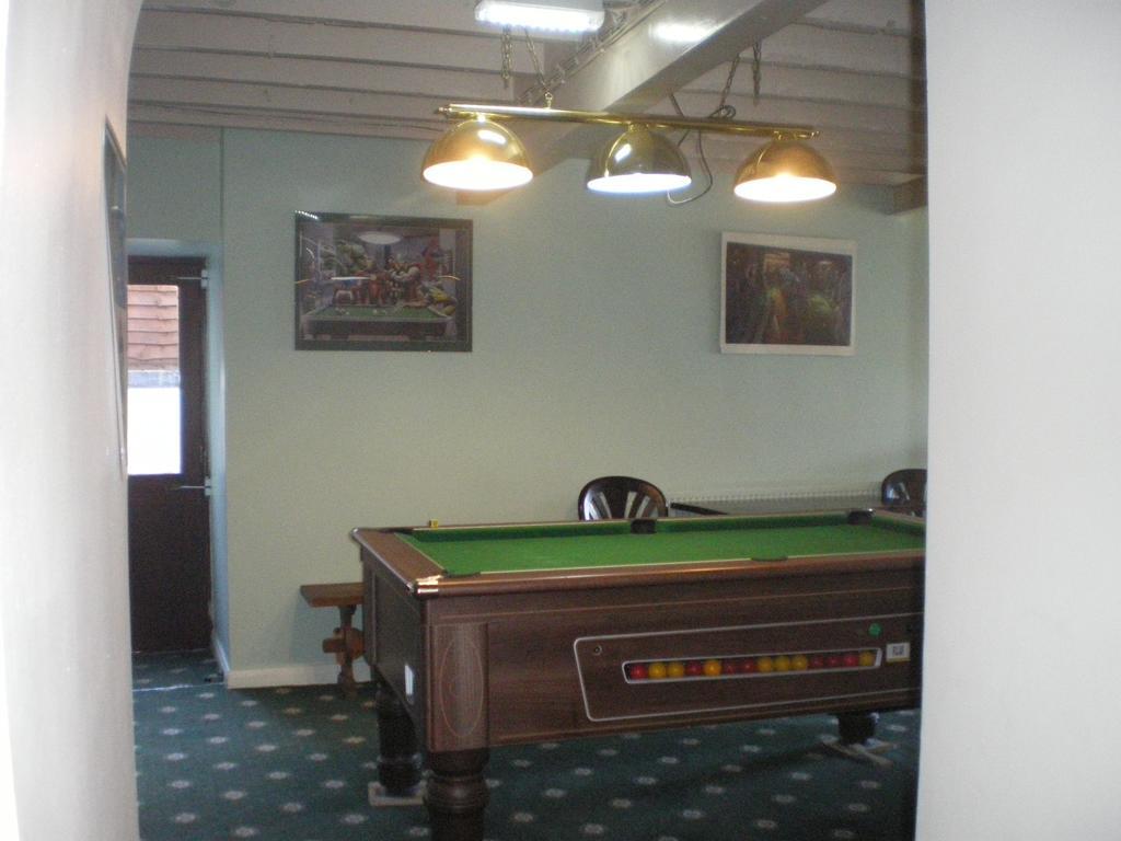 Crown Hotel Pwllheli Exterior photo