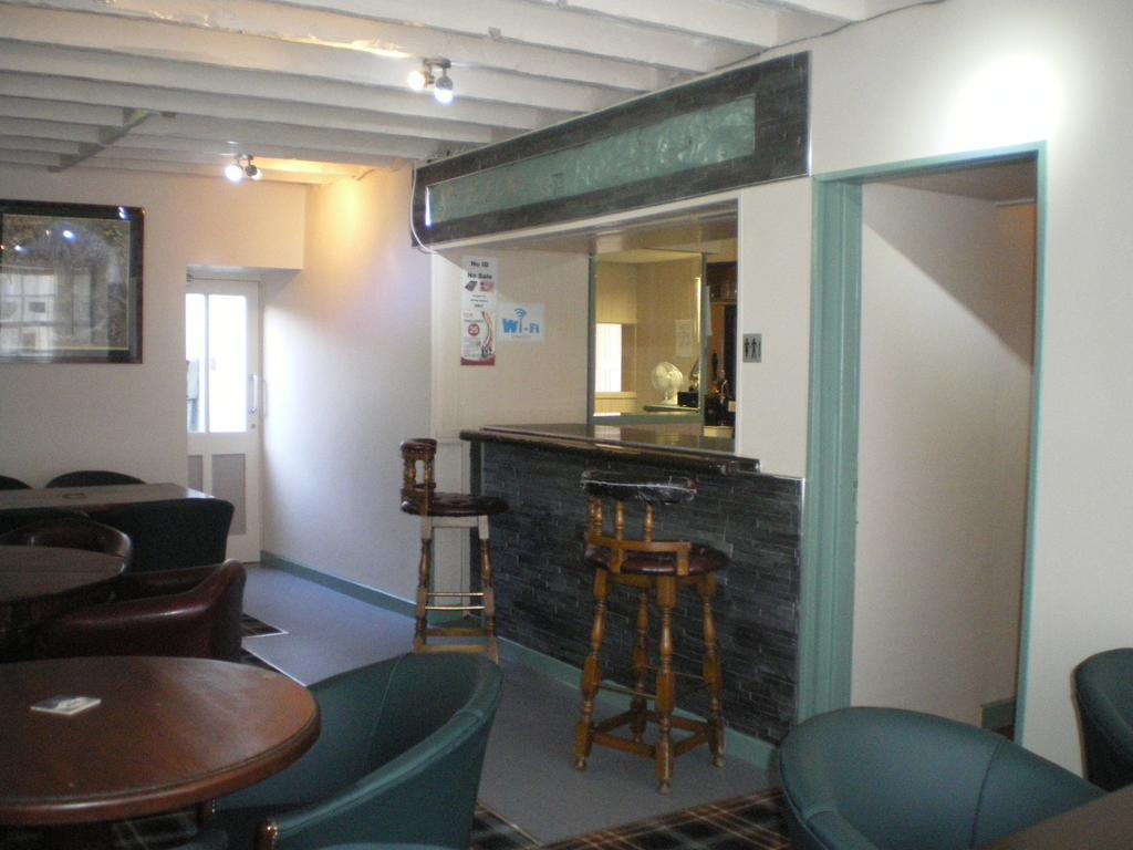Crown Hotel Pwllheli Exterior photo
