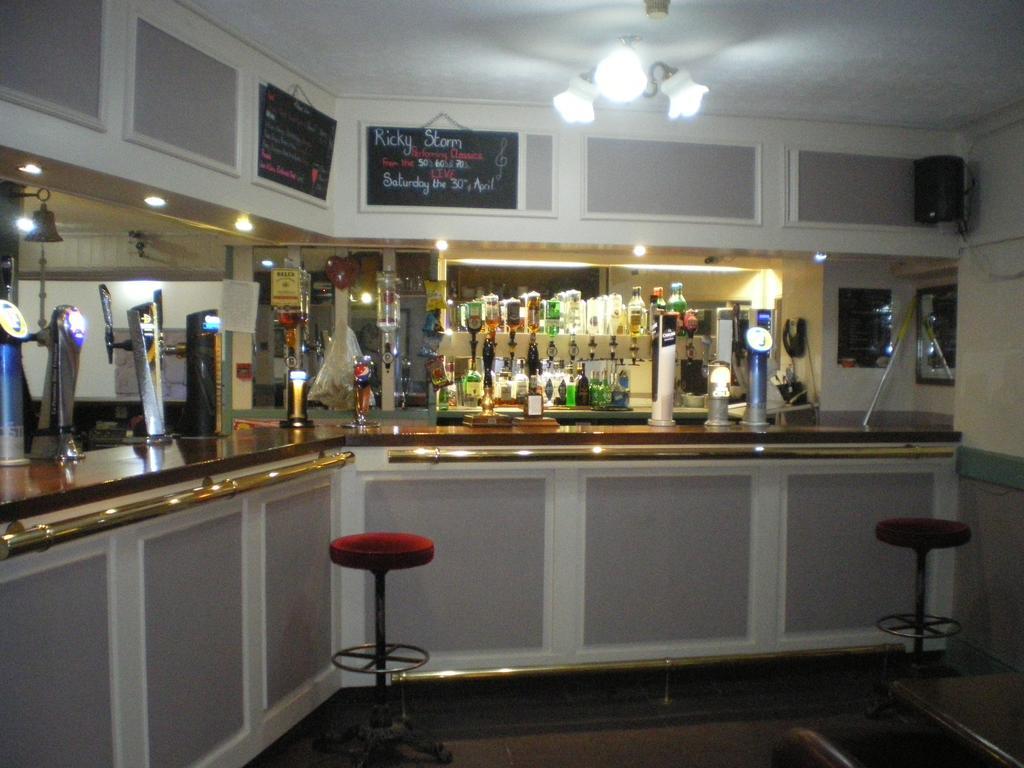 Crown Hotel Pwllheli Exterior photo
