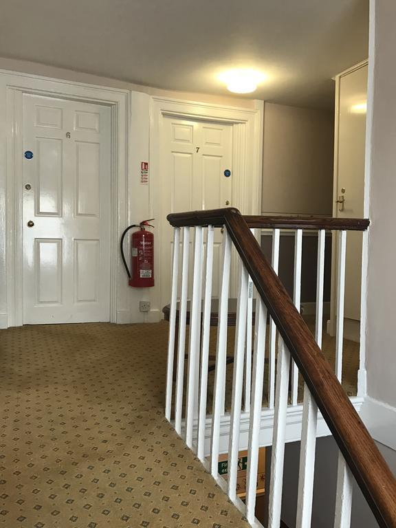 Crown Hotel Pwllheli Exterior photo