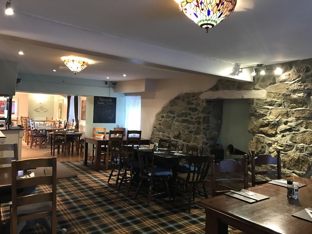 Crown Hotel Pwllheli Exterior photo