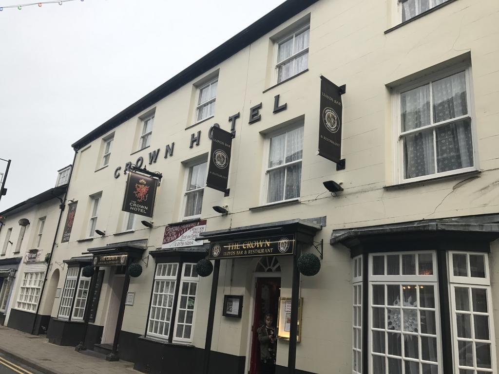 Crown Hotel Pwllheli Exterior photo