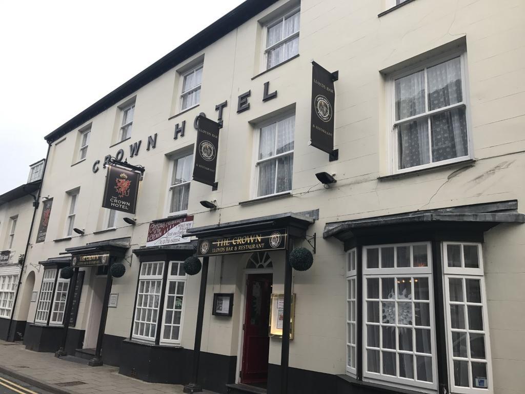 Crown Hotel Pwllheli Exterior photo